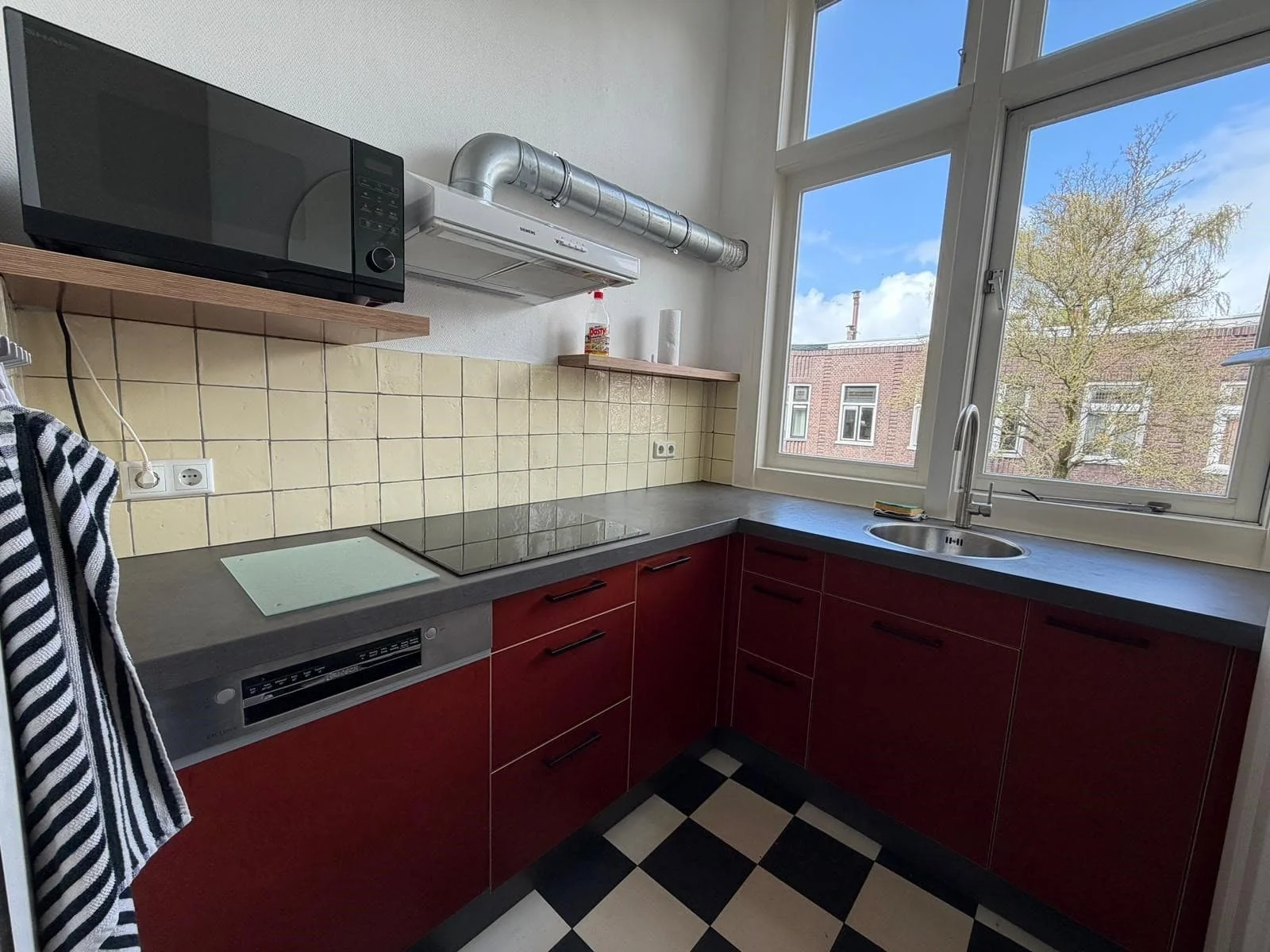 geblurde versie van de foto als achtergrond