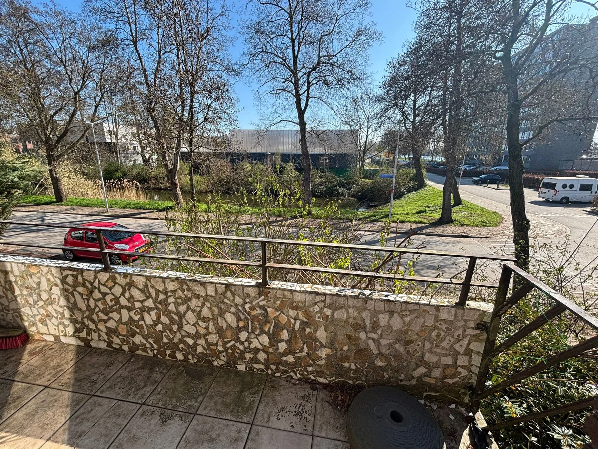 geblurde versie van de foto als achtergrond