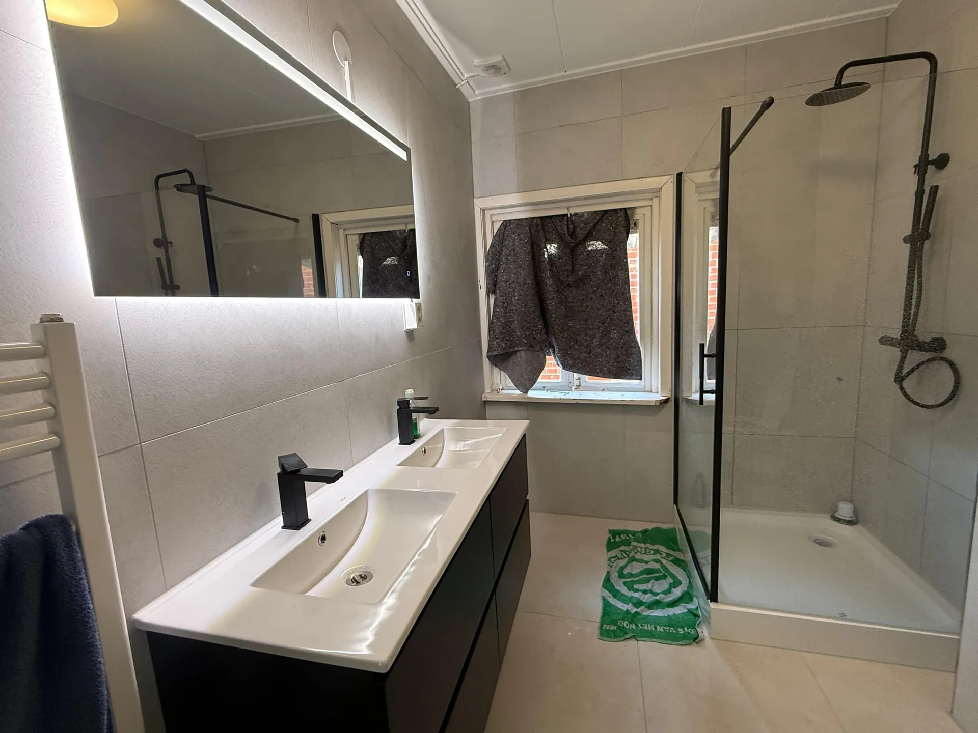 geblurde versie van de foto als achtergrond