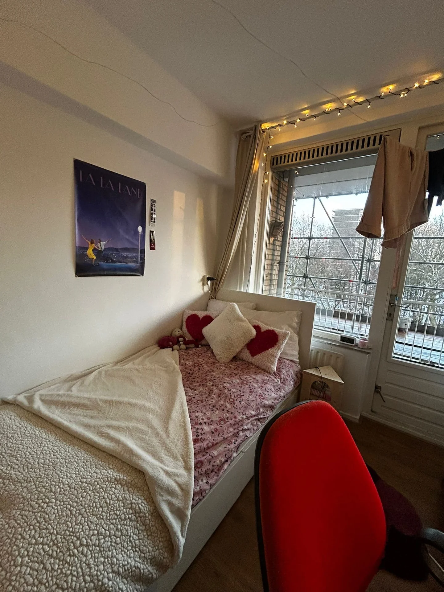 Foto van de Kamer gelegen aan de Edmond Hellenraadstraat in Rotterdam