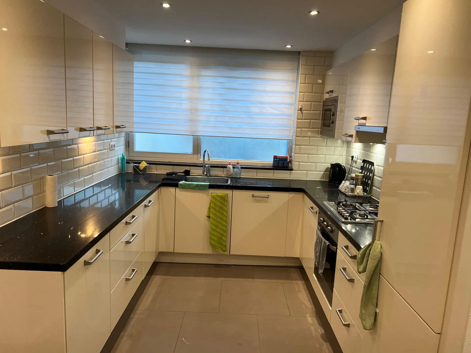 Foto van de Kamer gelegen aan de Van Poeljeweg in Rotterdam