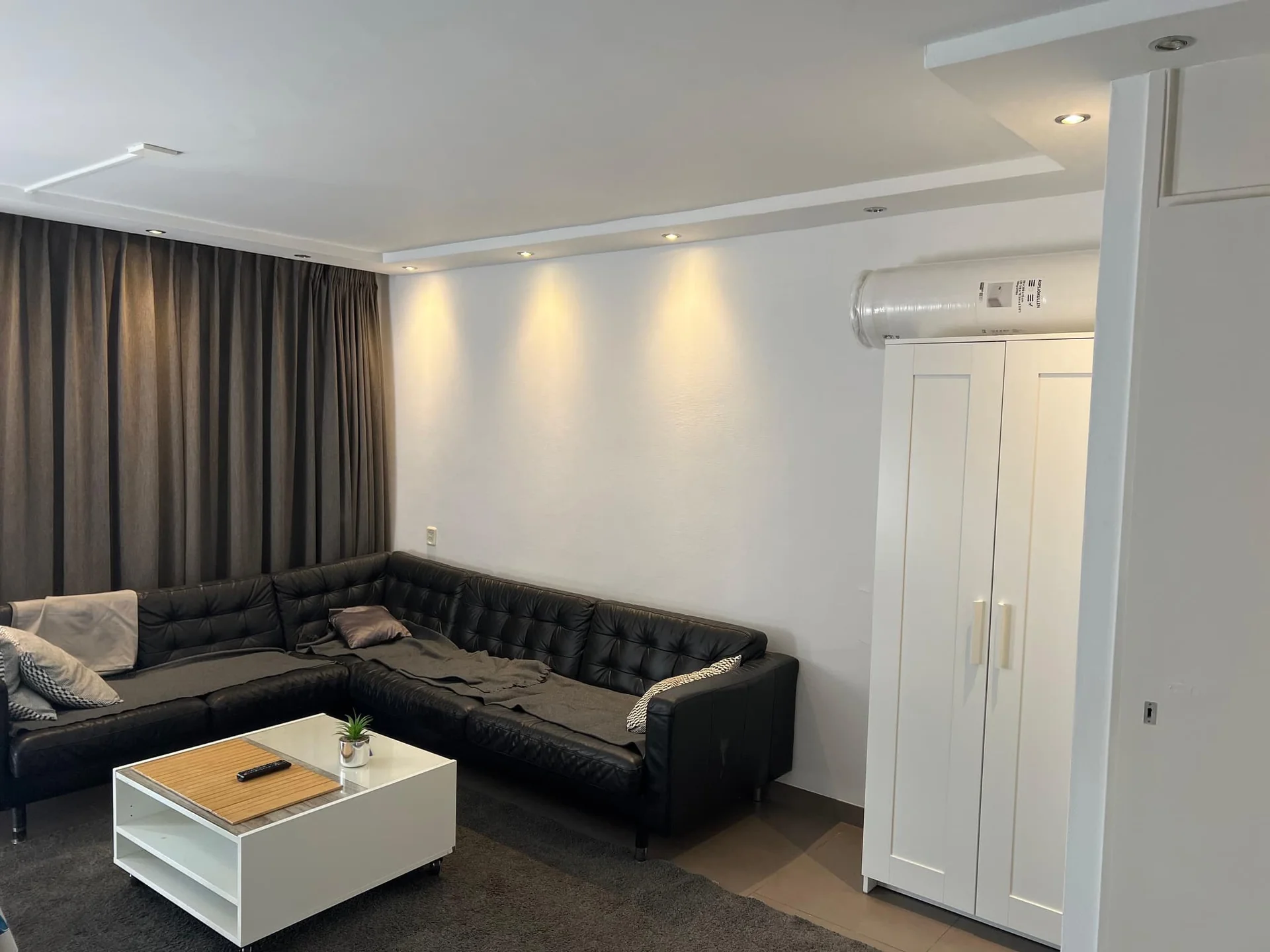 Foto van de Kamer gelegen aan de Van Poeljeweg in Rotterdam