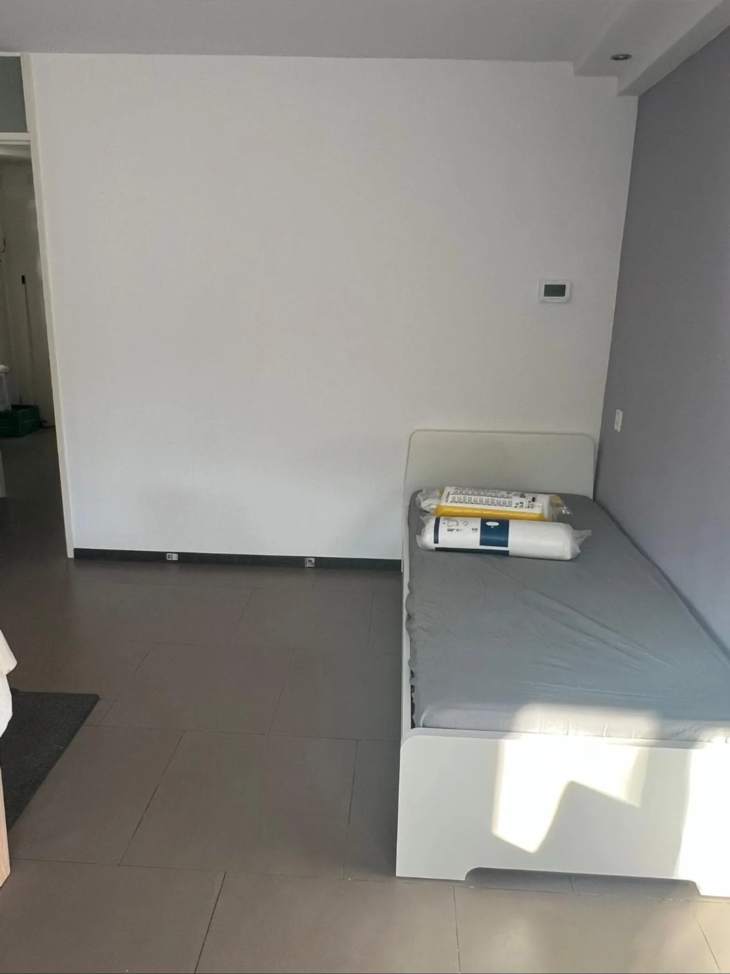 Foto van de Kamer gelegen aan de Van Poeljeweg in Rotterdam