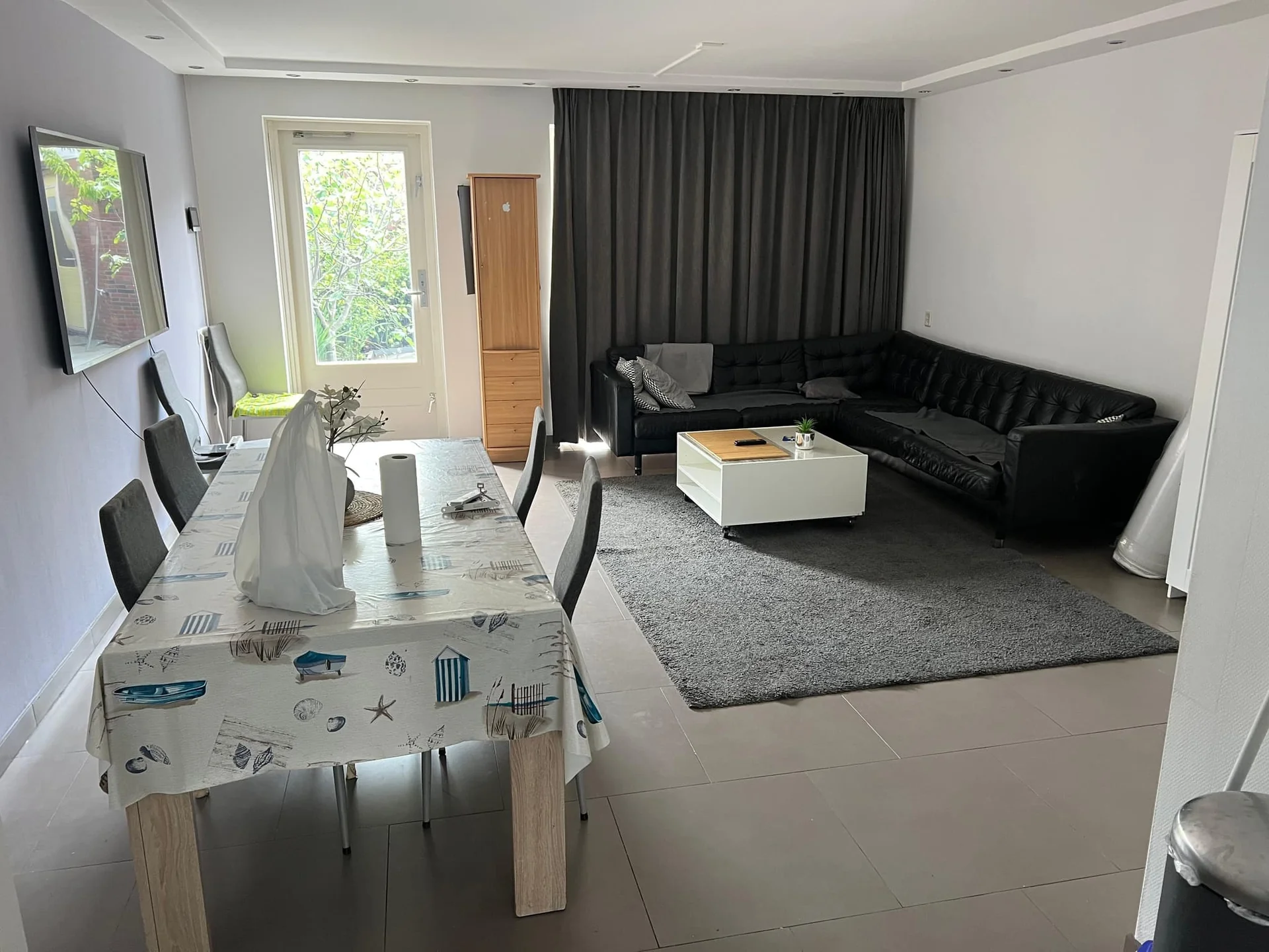 Foto van de Kamer gelegen aan de Van Poeljeweg in Rotterdam