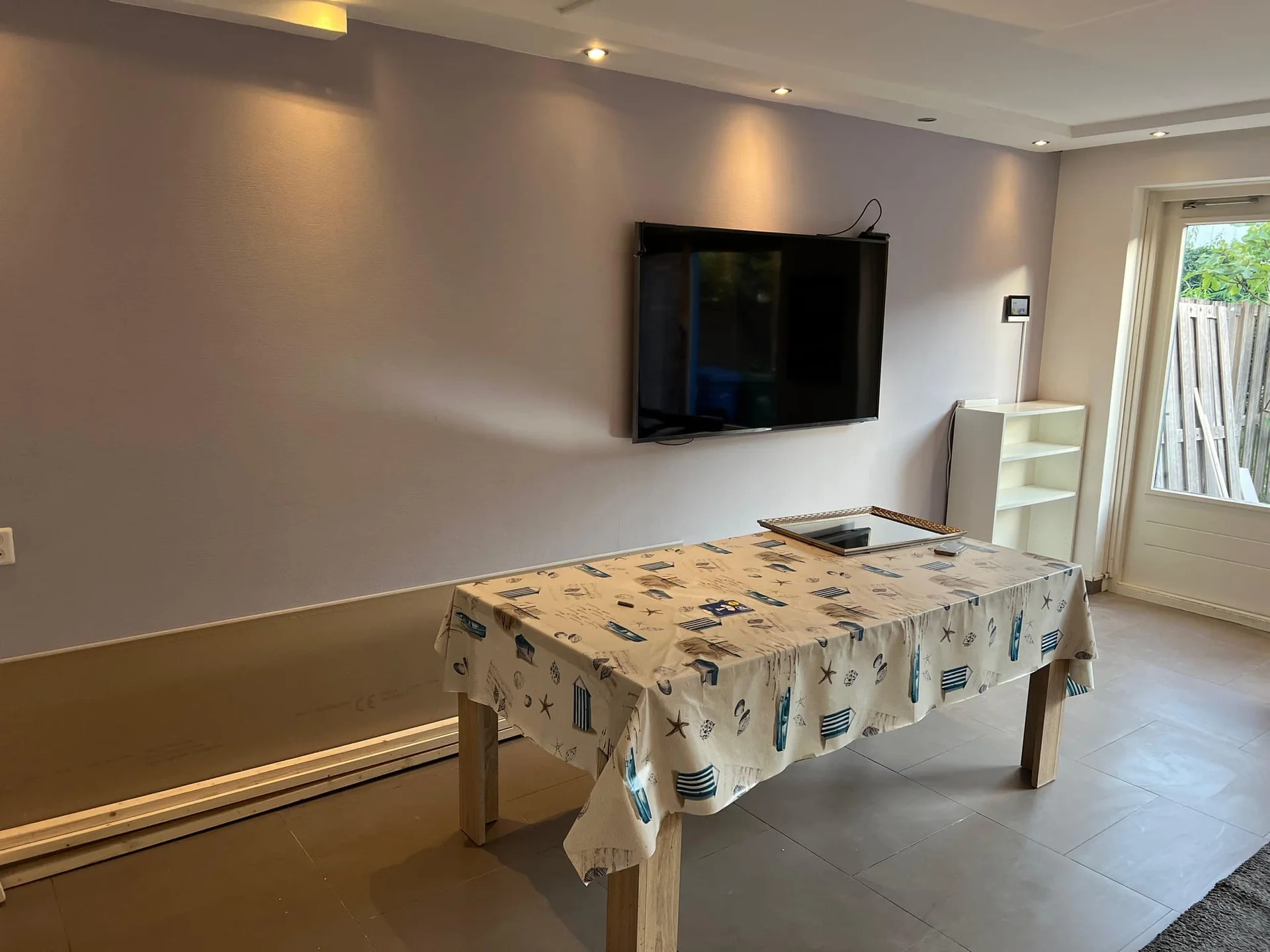 Foto van de Kamer gelegen aan de Van Poeljeweg in Rotterdam