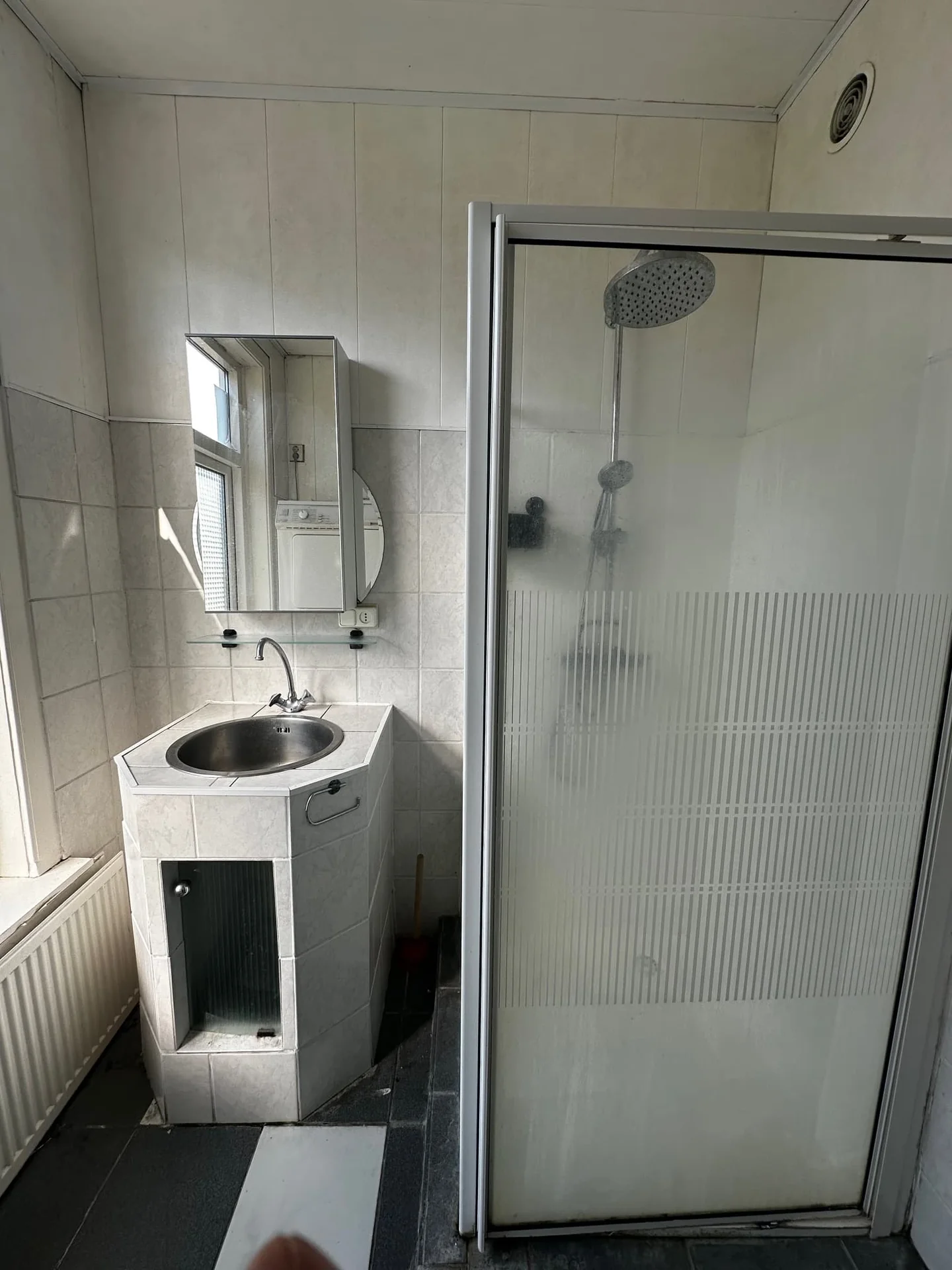 Foto van de Kamer gelegen aan de E. Thomassen a Thuessinklaan in Groningen