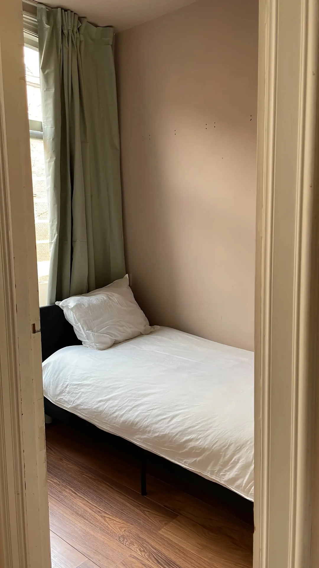 Foto van de Kamer gelegen aan de Eerste Jan van der Heijdenstraat in Amsterdam