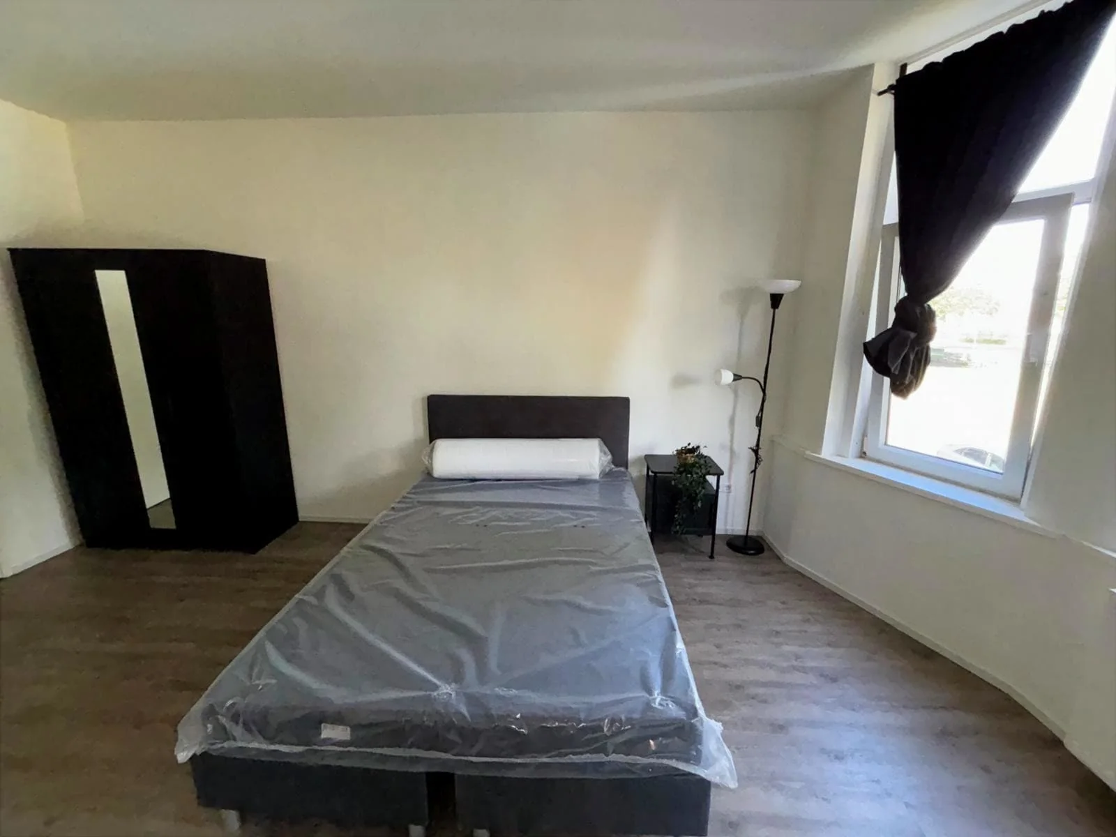 Foto van de Kamer gelegen aan de West-Varkenoordseweg in Rotterdam