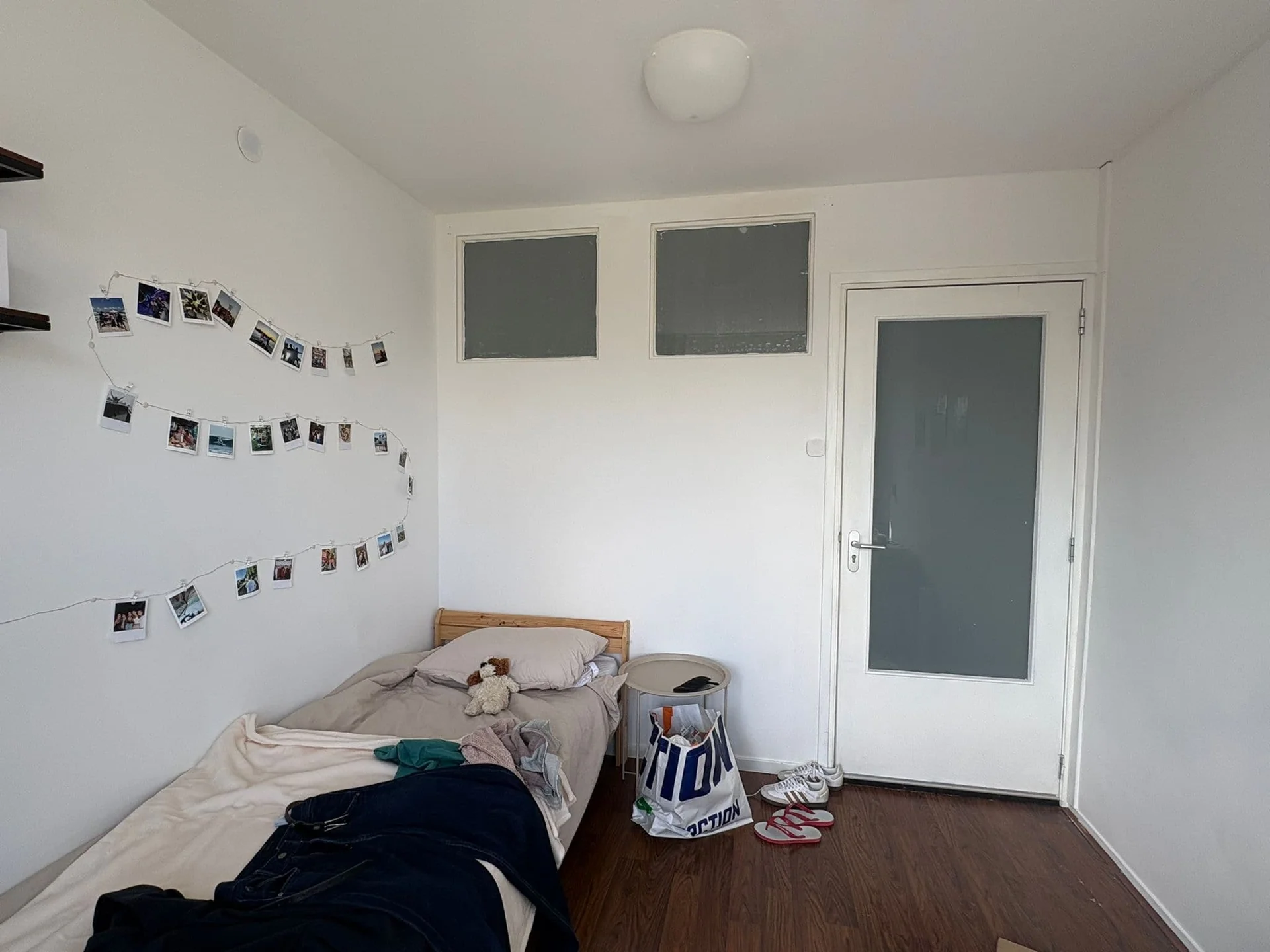 Foto van de Kamer gelegen aan de Edmond Hellenraadstraat in Rotterdam