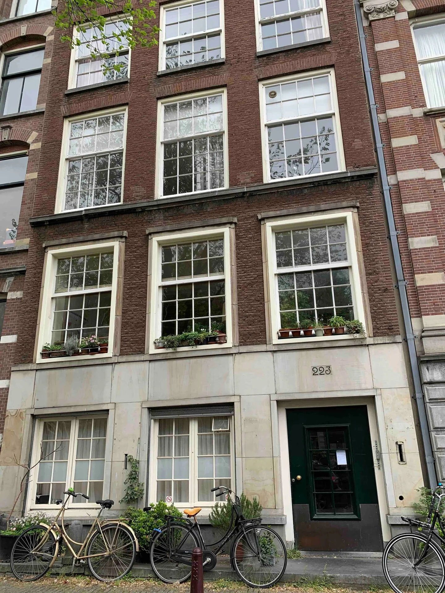 Foto van de Appartement gelegen aan de Oudezijds Voorburgwal in Amsterdam