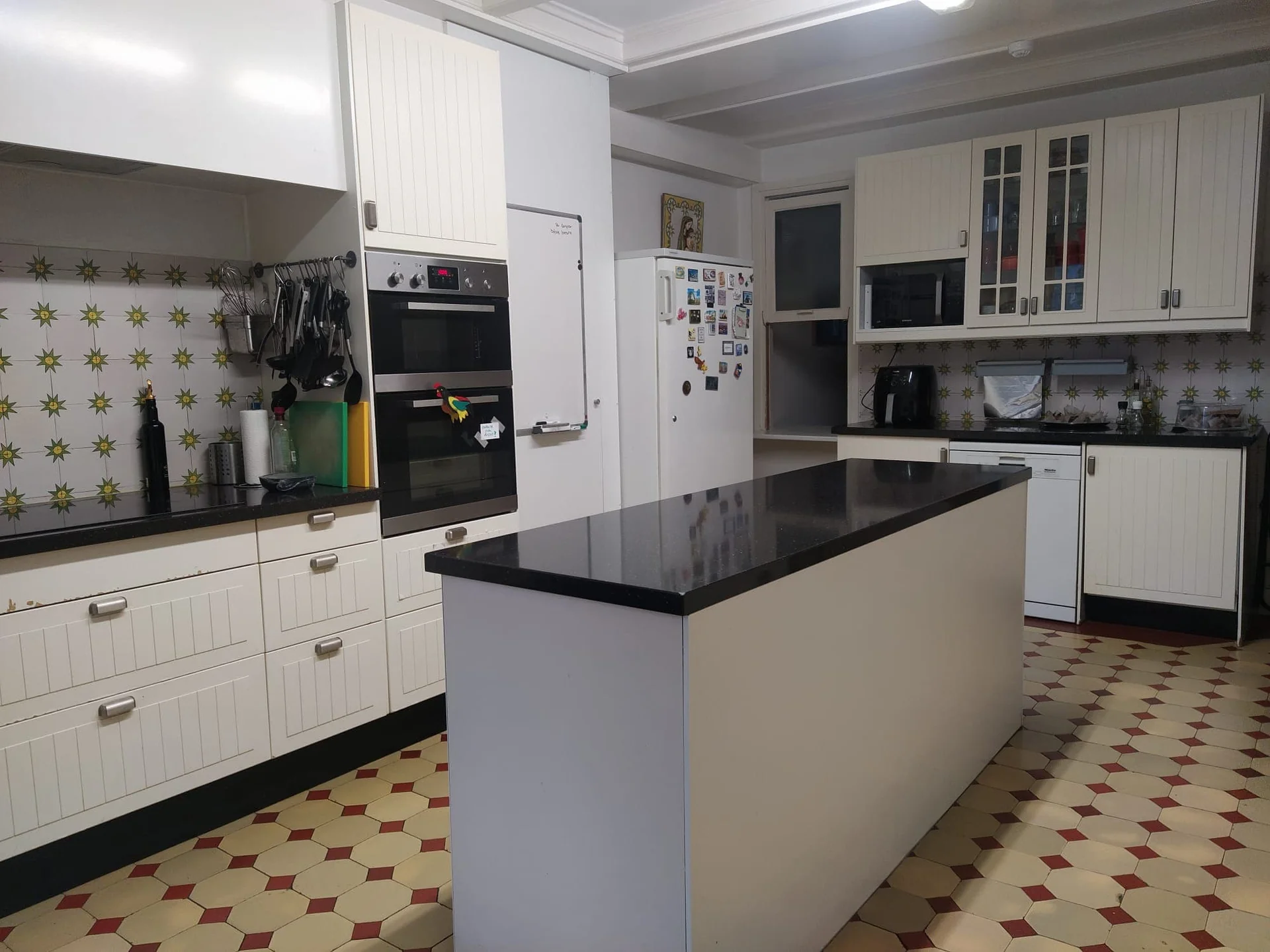 Foto van de Kamer gelegen aan de Jan Luijkenstraat in Amsterdam