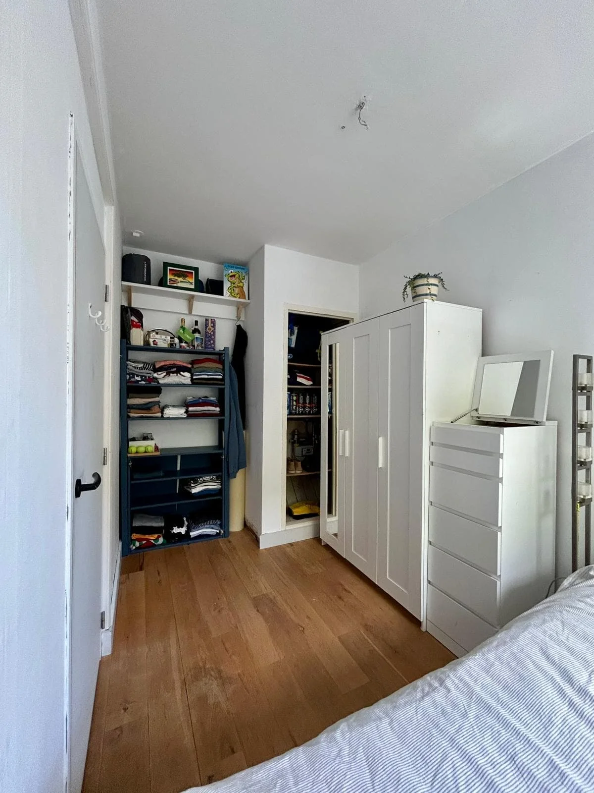 Foto van de Kamer gelegen aan de Eerste Hugo de Grootstraat in Amsterdam