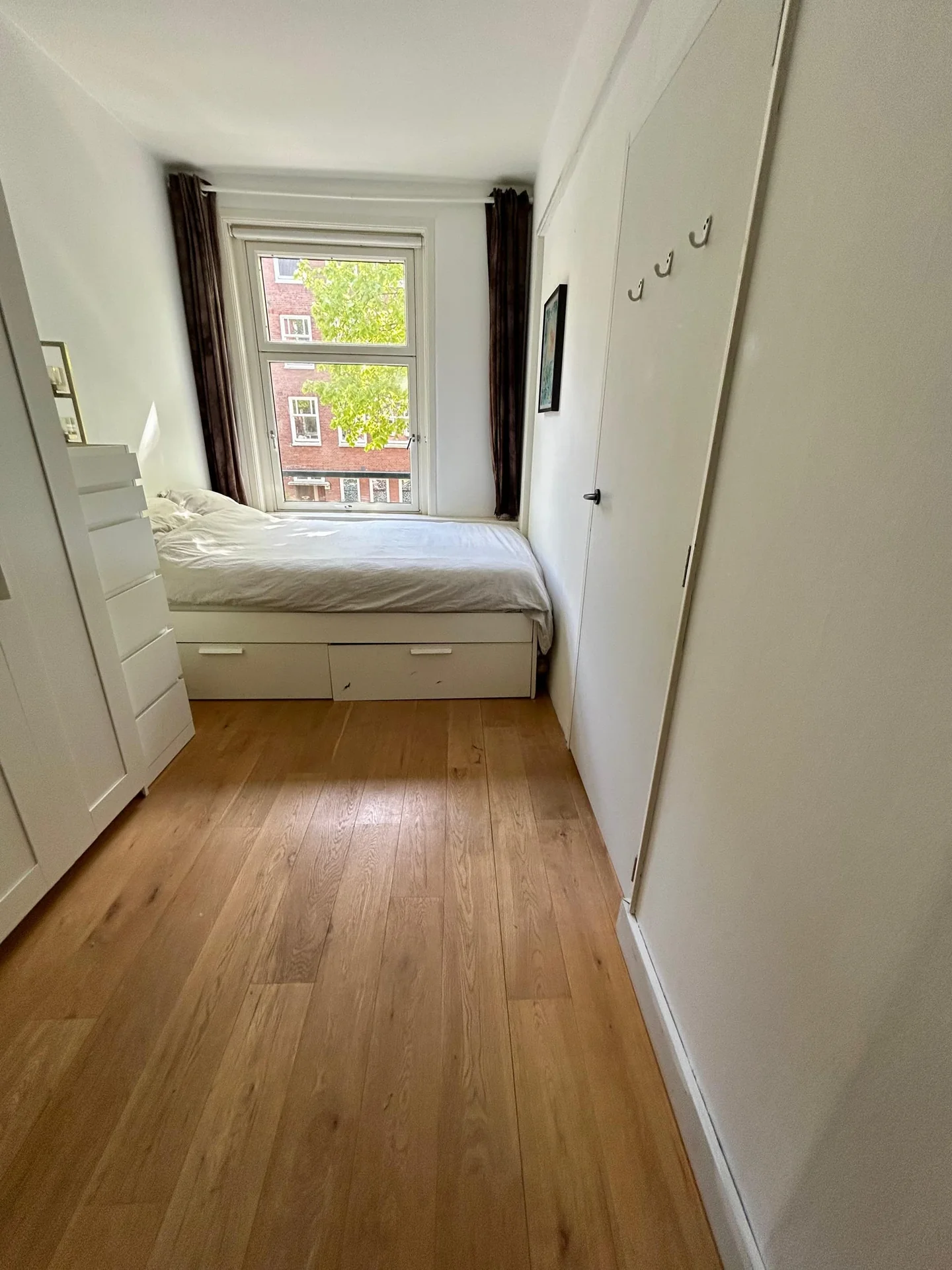 Foto van de Kamer gelegen aan de Eerste Hugo de Grootstraat in Amsterdam