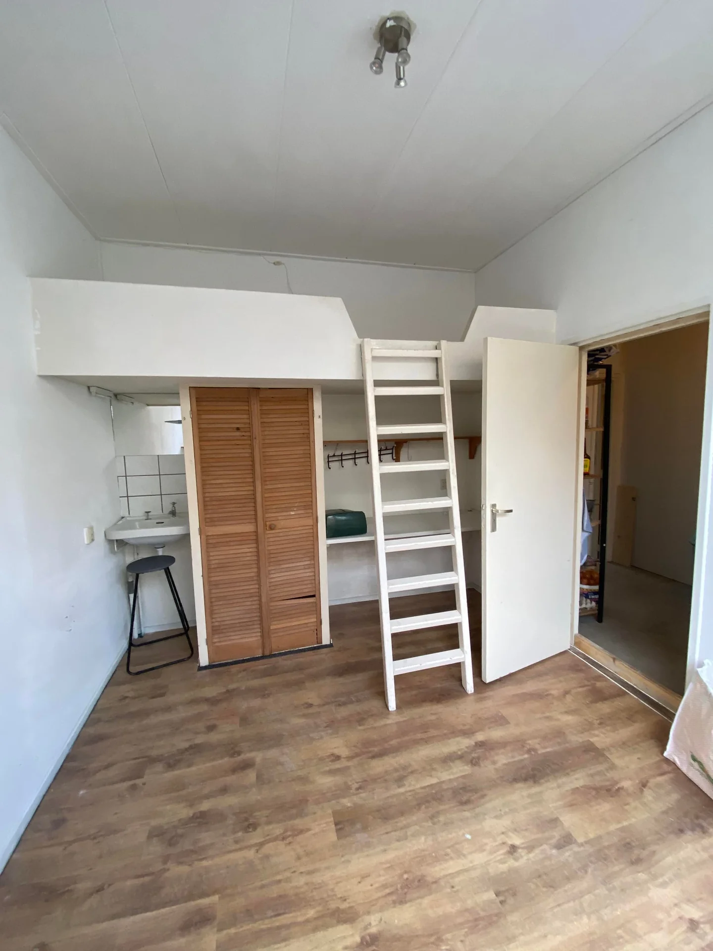Foto van de Kamer gelegen aan de 2e Rembrandtdwarsstraat in Leeuwarden