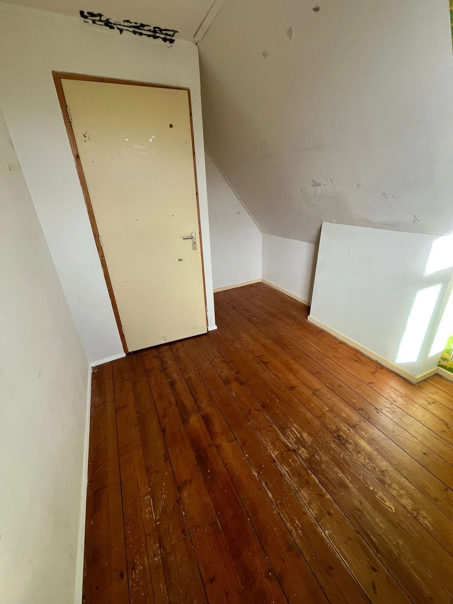 Foto van de Kamer gelegen aan de Frederik Hendrikplantsoen in Amsterdam