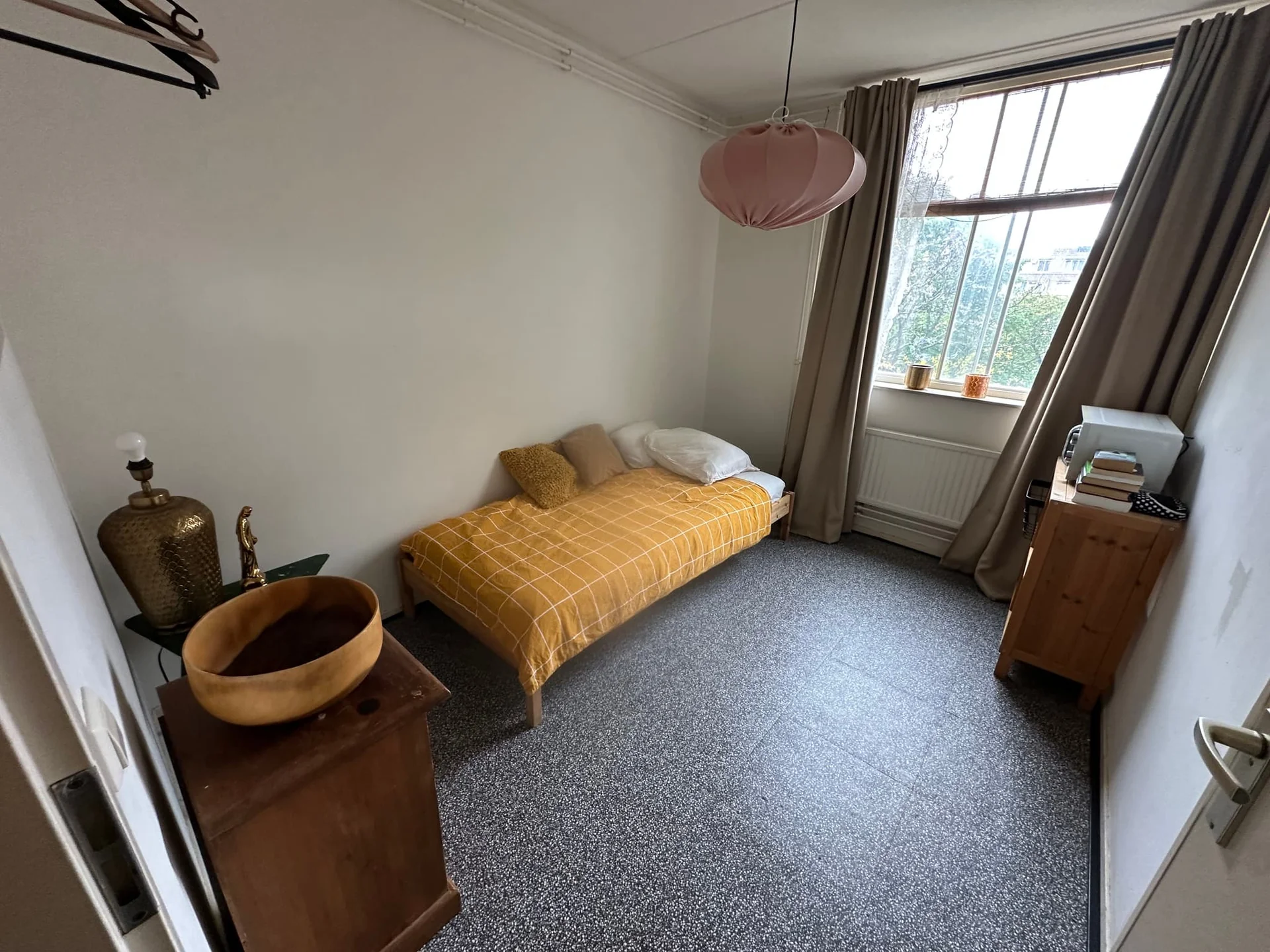 Foto van de Kamer gelegen aan de Jacob van Lennepstraat in Amsterdam