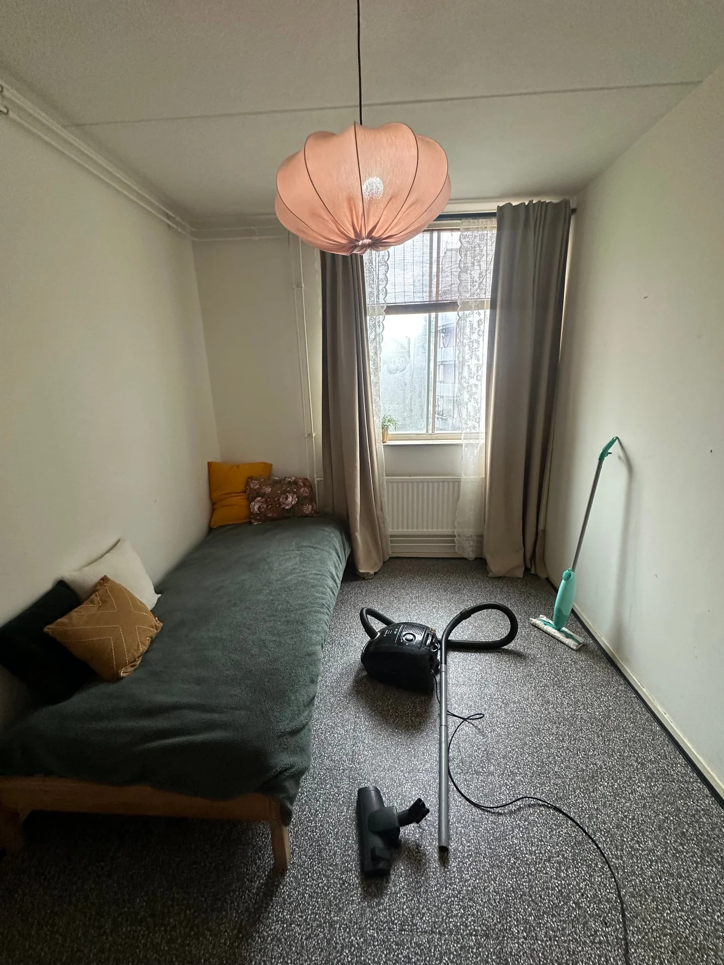 Foto van de Kamer gelegen aan de Jacob van Lennepstraat in Amsterdam