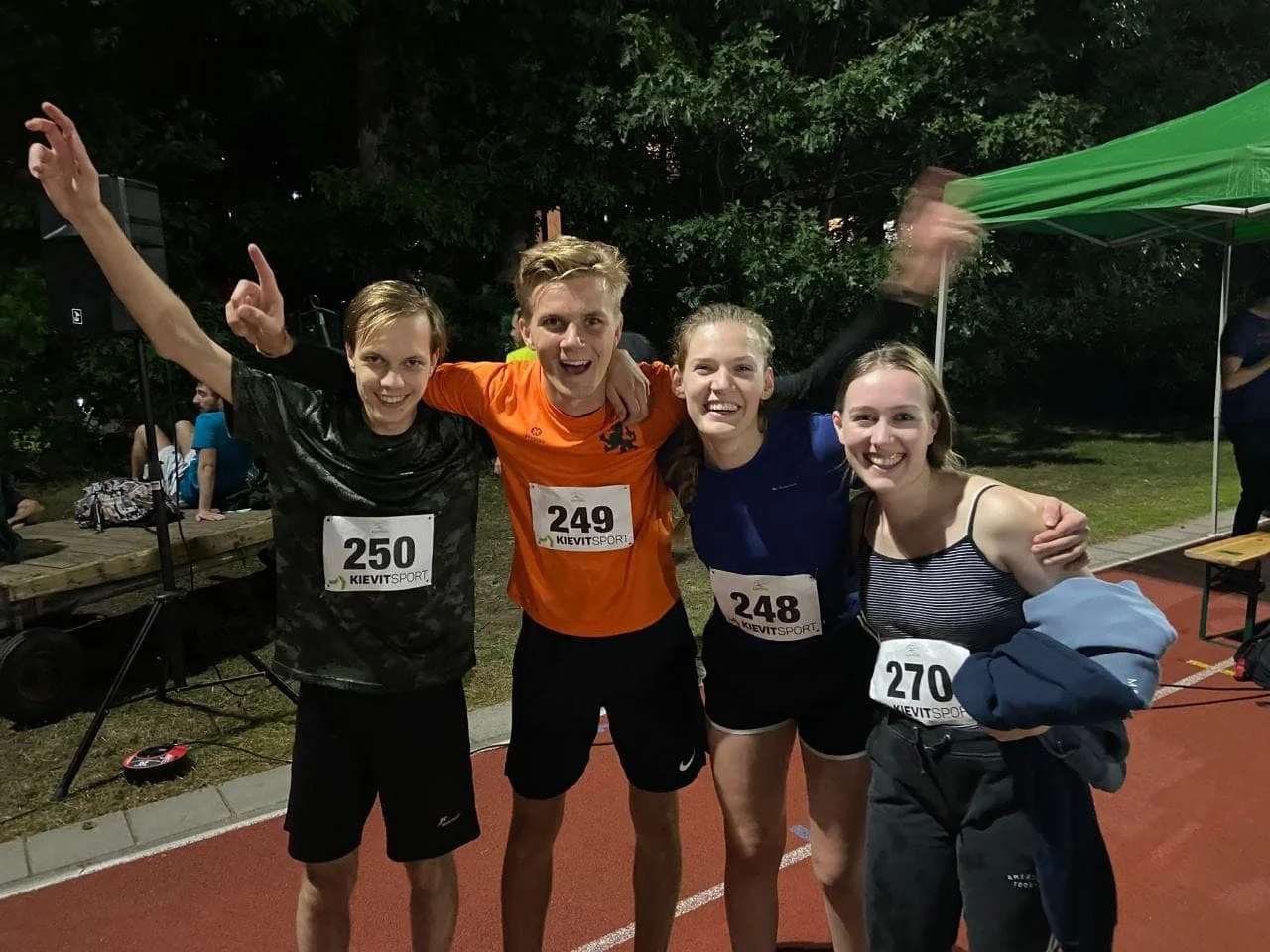 geblurde versie van de foto als achtergrond