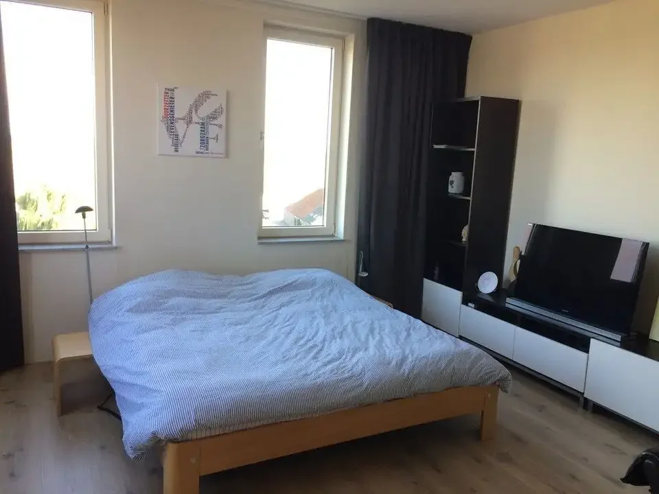 geblurde versie van de foto als achtergrond