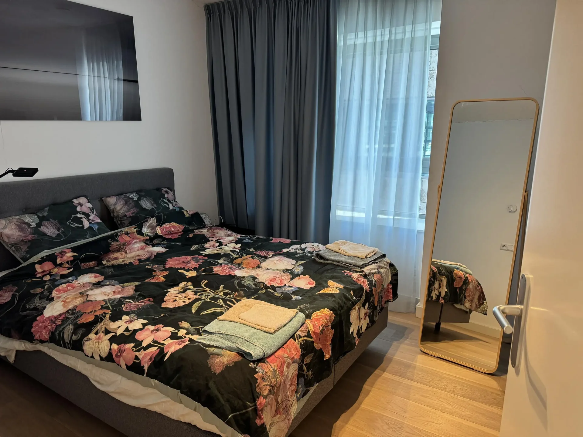 geblurde versie van de foto als achtergrond