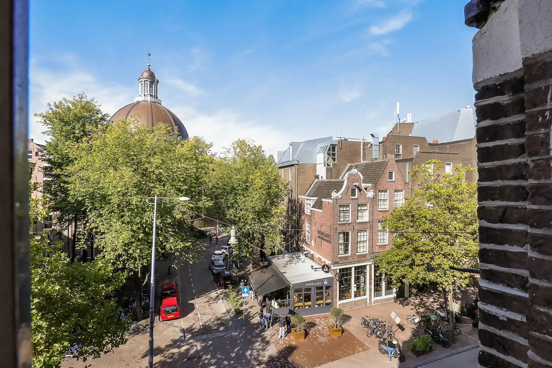 geblurde versie van de foto als achtergrond