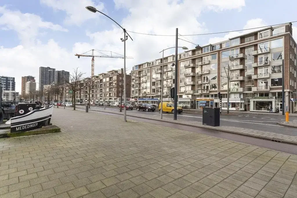 geblurde versie van de foto als achtergrond