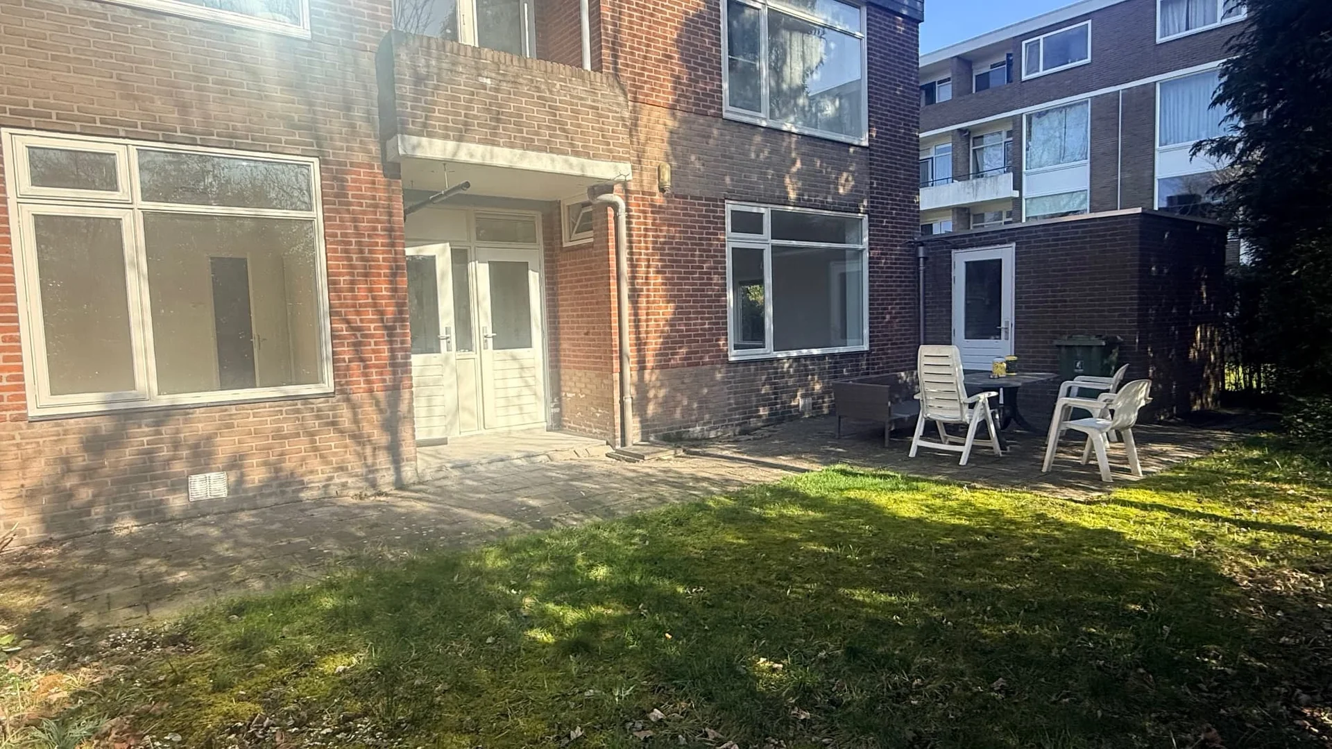 geblurde versie van de foto als achtergrond