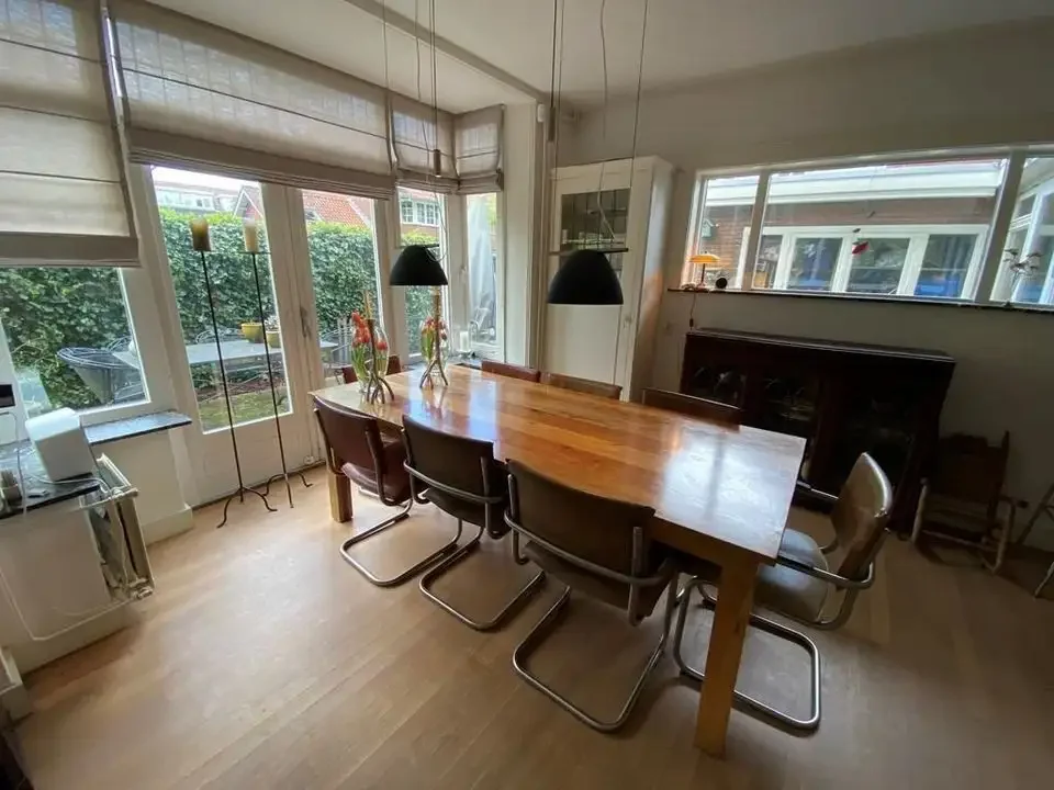 geblurde versie van de foto als achtergrond