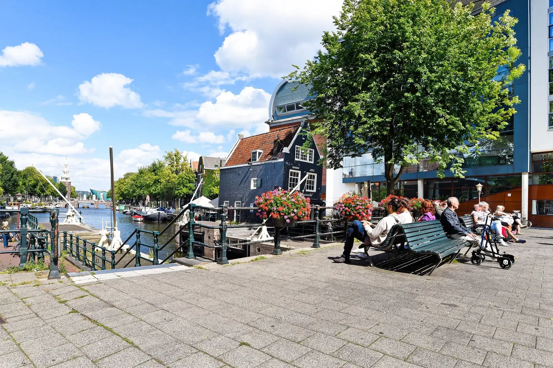 geblurde versie van de foto als achtergrond