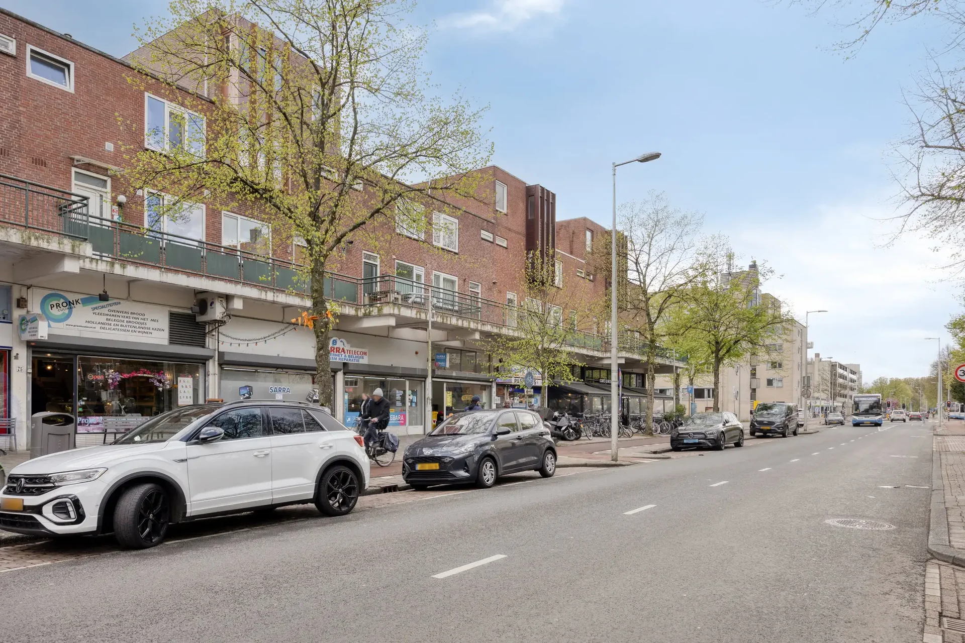 geblurde versie van de foto als achtergrond