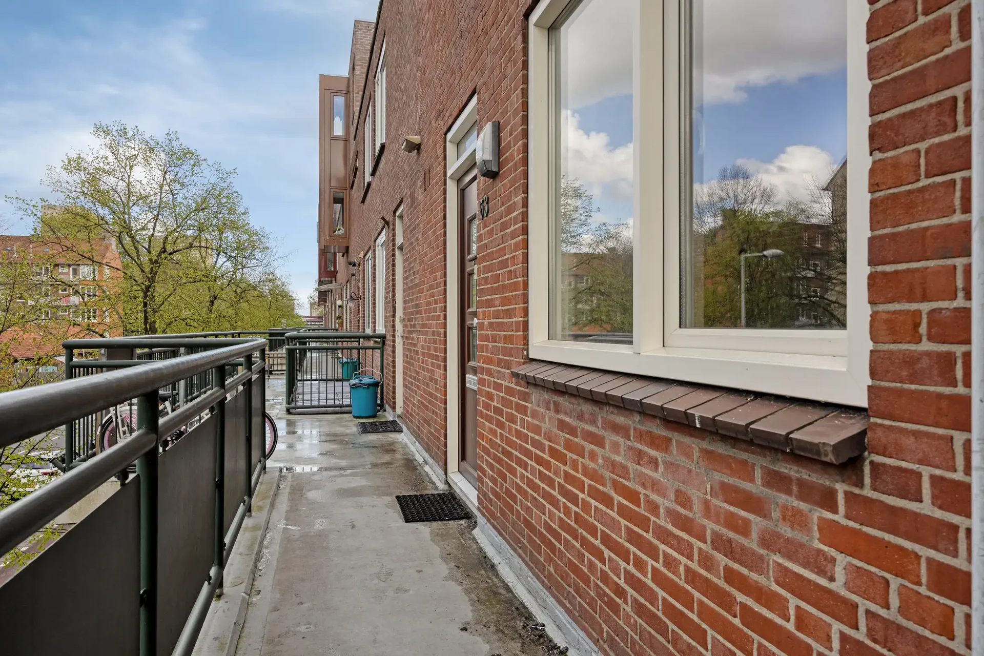 geblurde versie van de foto als achtergrond