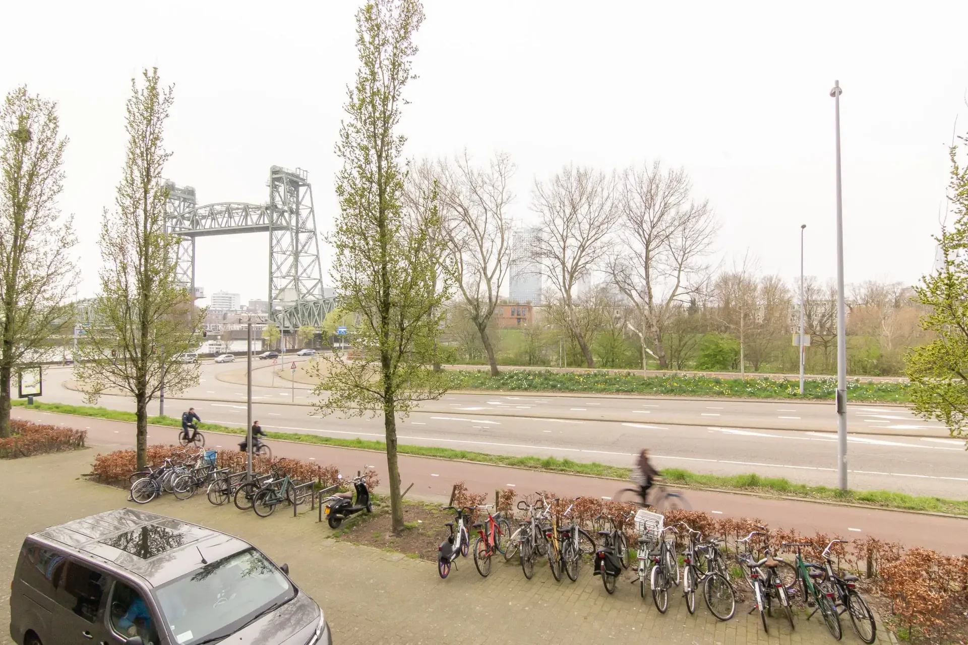 geblurde versie van de foto als achtergrond