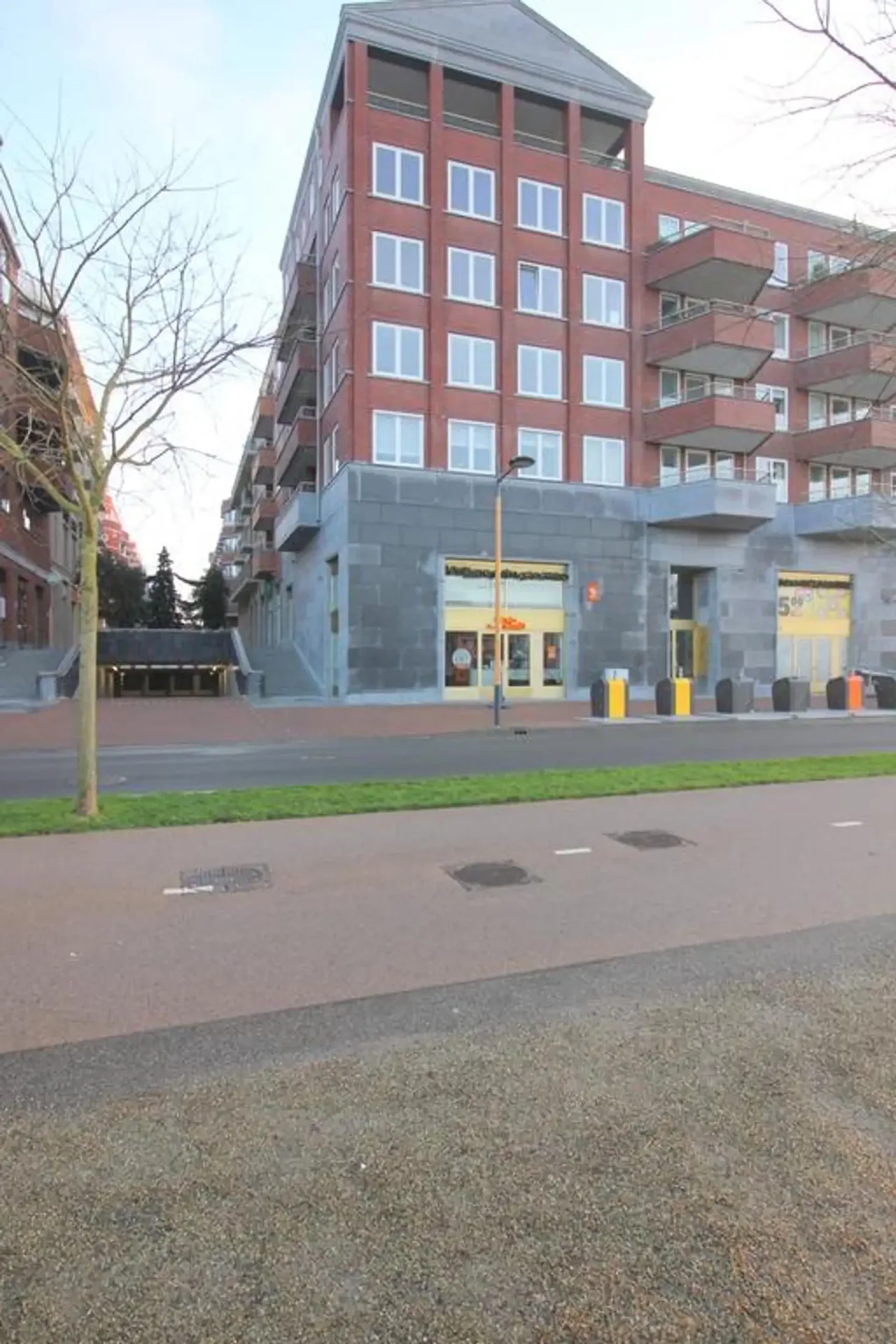 geblurde versie van de foto als achtergrond