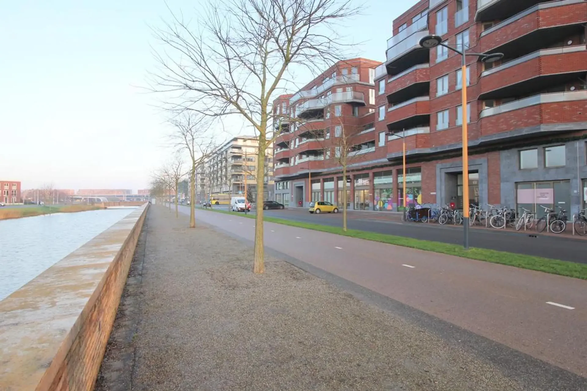 geblurde versie van de foto als achtergrond