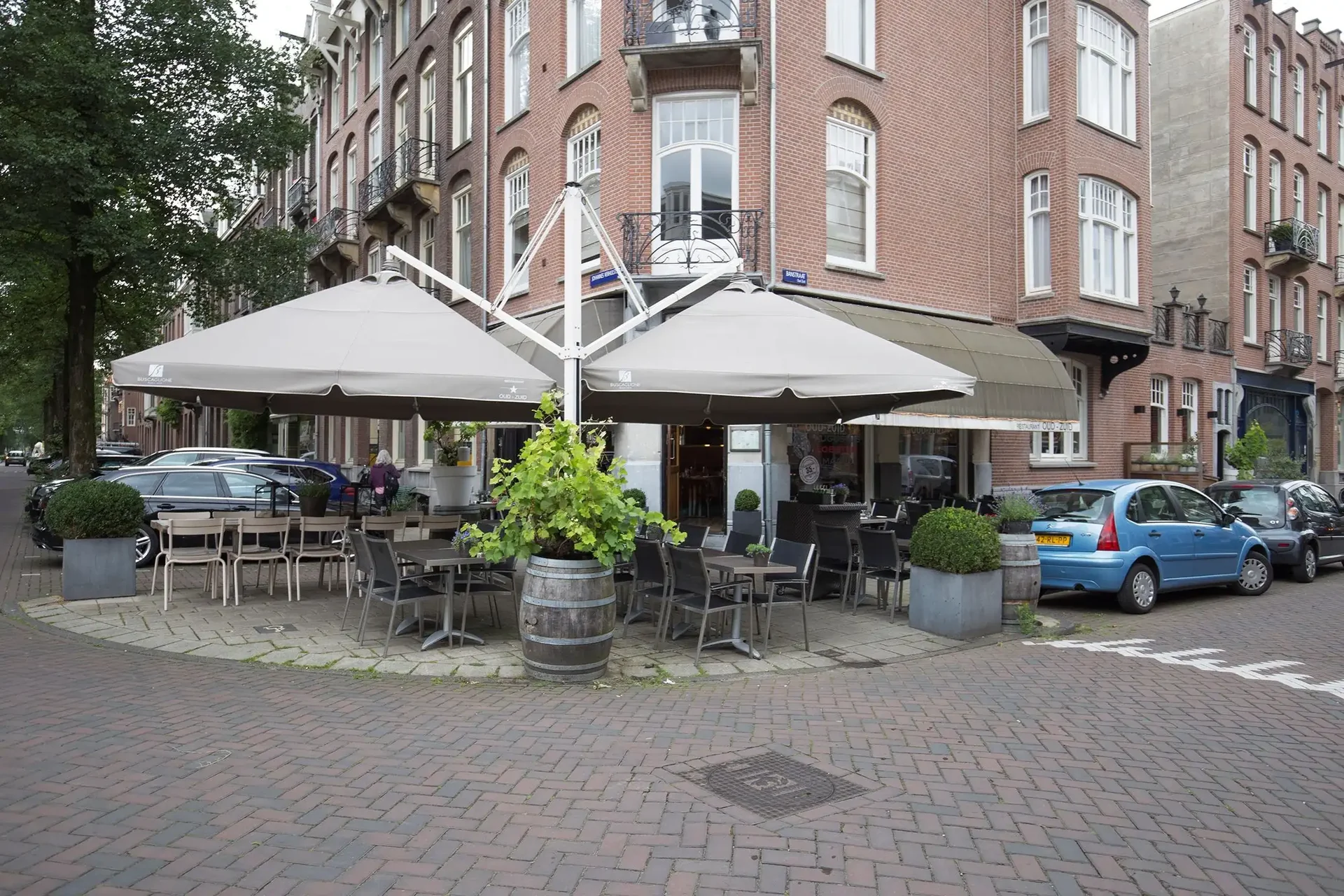 geblurde versie van de foto als achtergrond