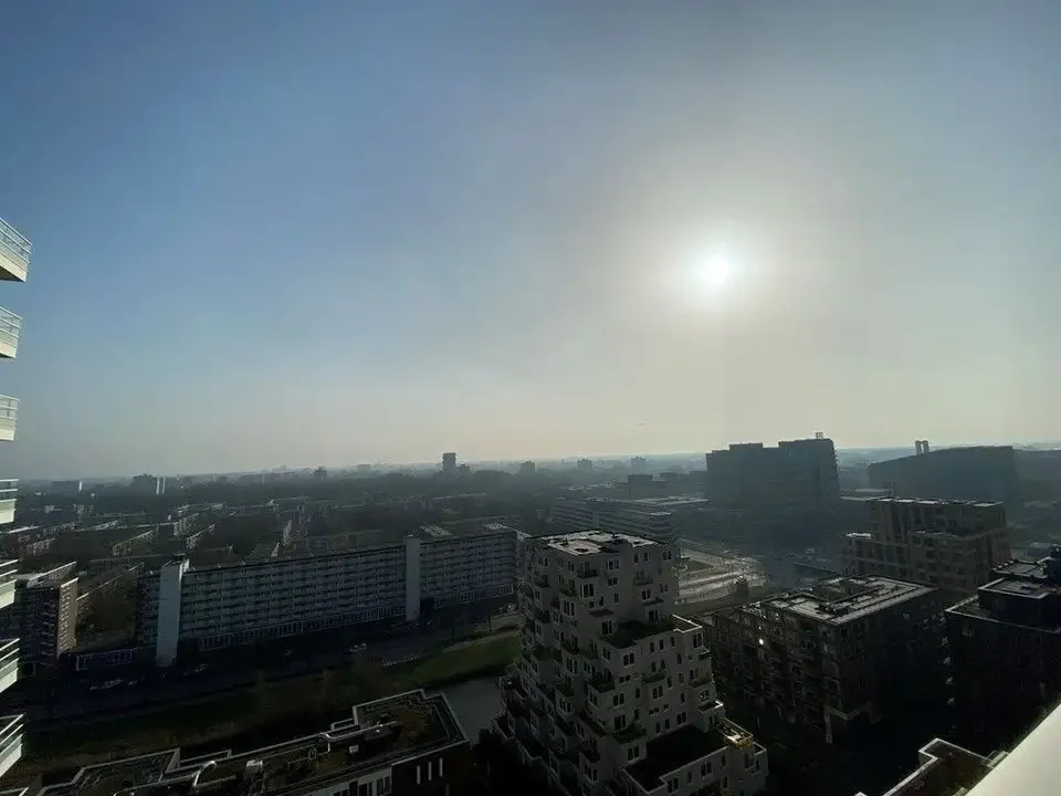 geblurde versie van de foto als achtergrond
