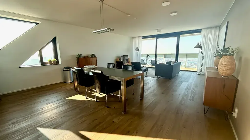 geblurde versie van de foto als achtergrond