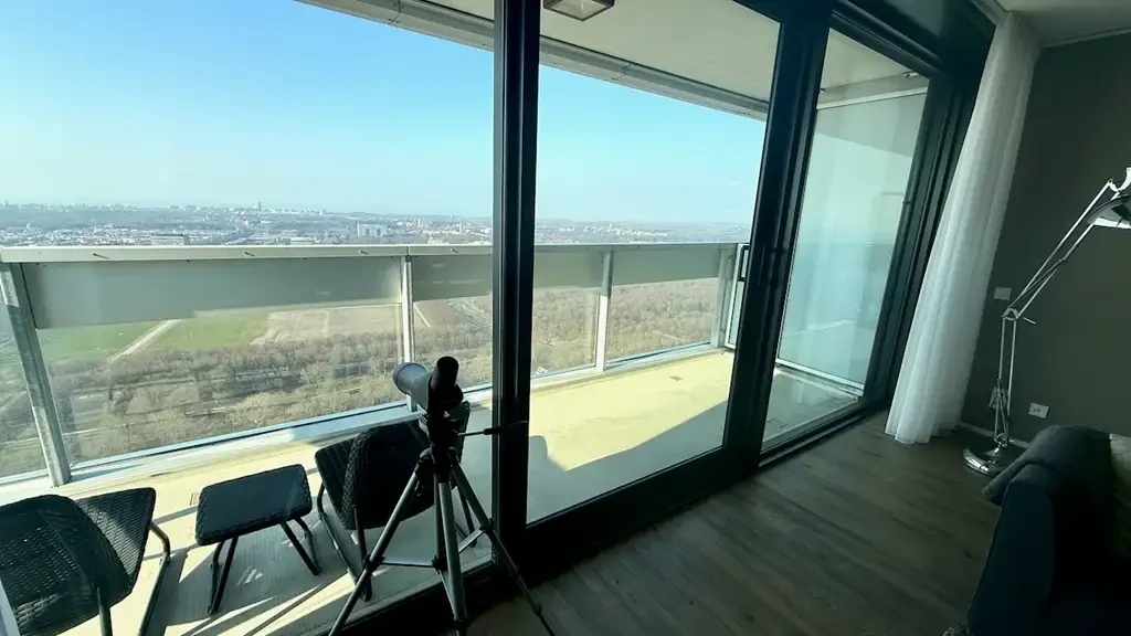 geblurde versie van de foto als achtergrond