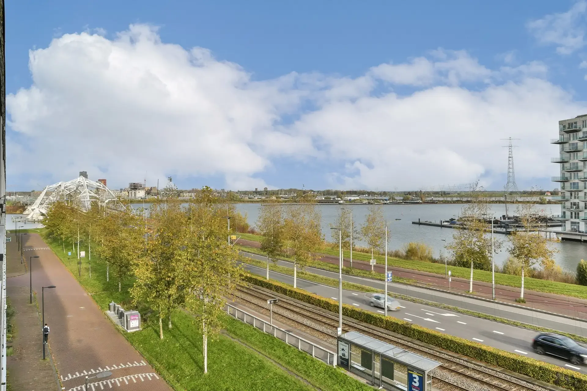 geblurde versie van de foto als achtergrond