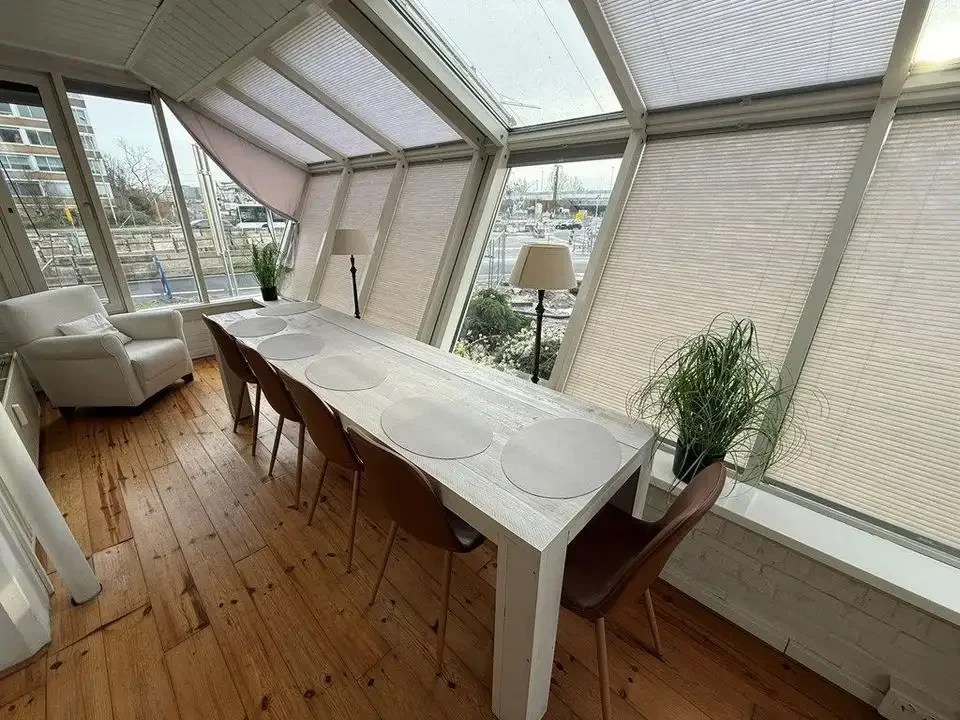 geblurde versie van de foto als achtergrond