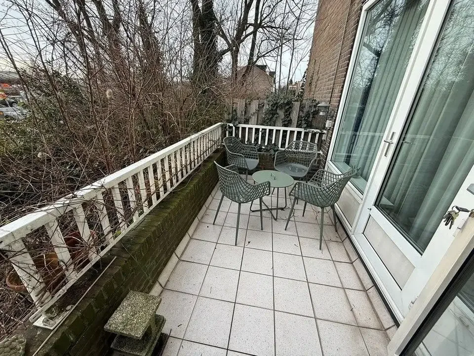 geblurde versie van de foto als achtergrond