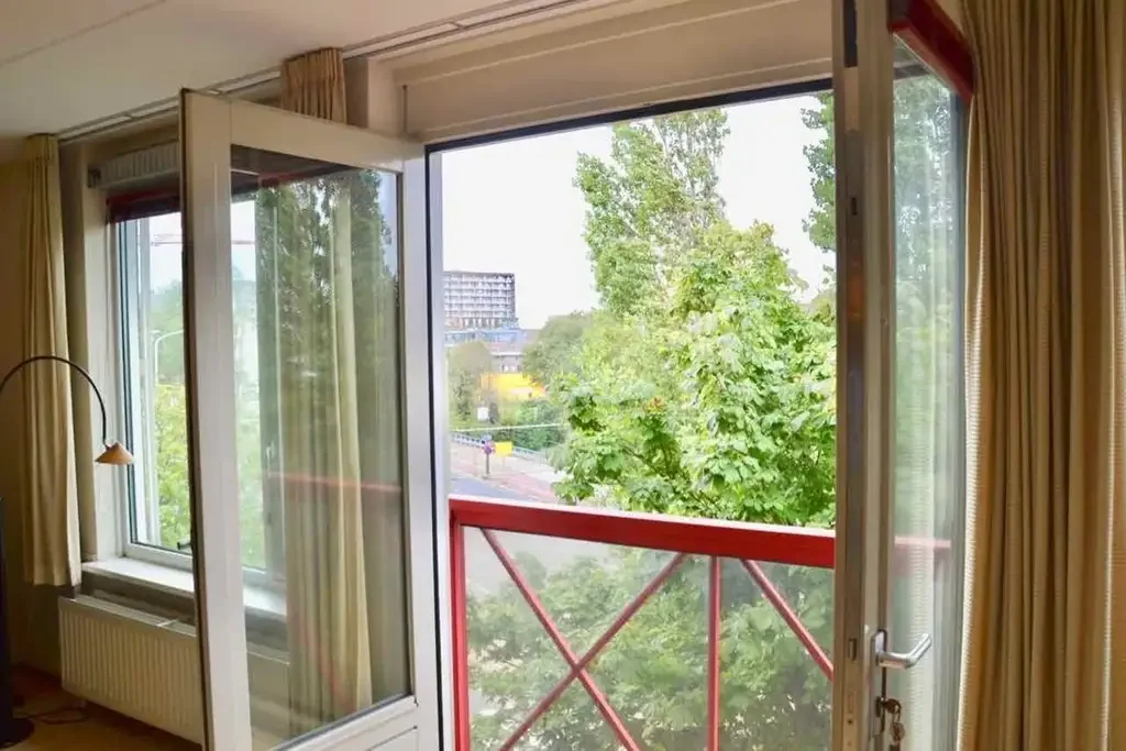 Foto van de Appartement gelegen aan de Waldeck Pyrmontkade in Den Haag