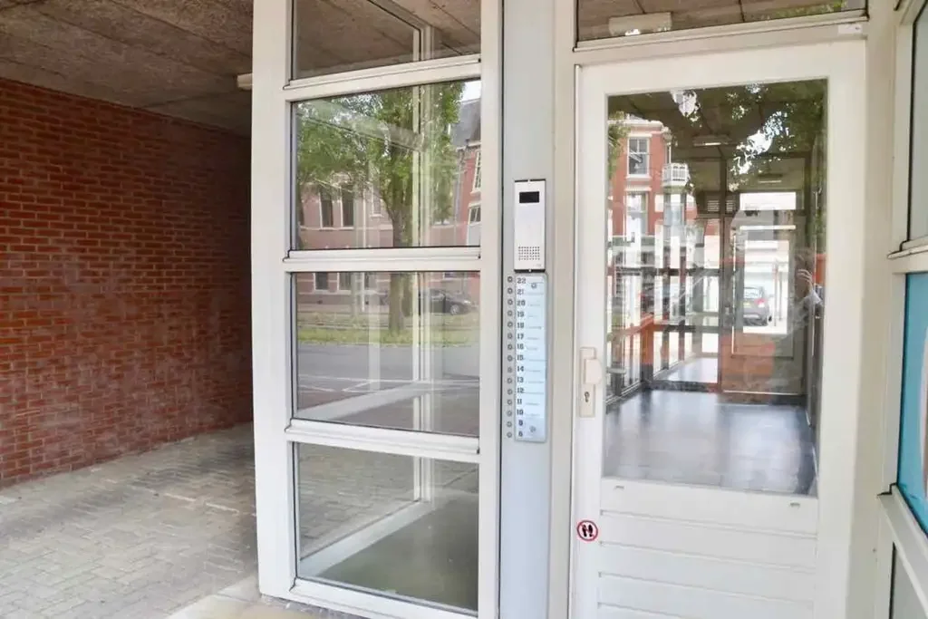 Foto van de Appartement gelegen aan de Waldeck Pyrmontkade in Den Haag