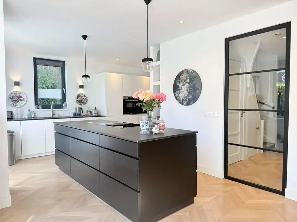 geblurde versie van de foto als achtergrond