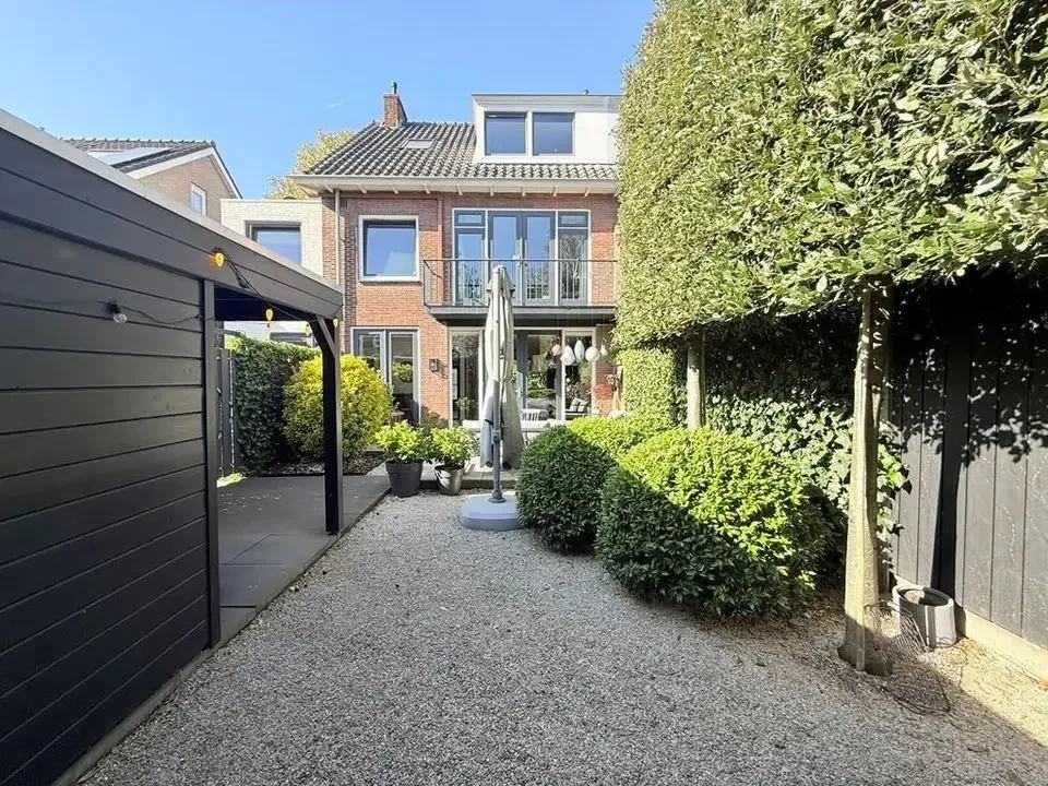 geblurde versie van de foto als achtergrond