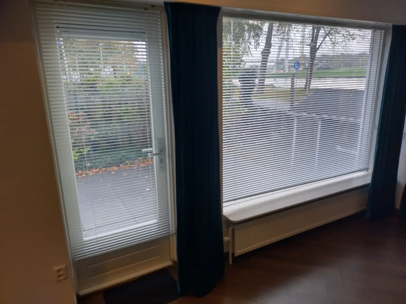 geblurde versie van de foto als achtergrond