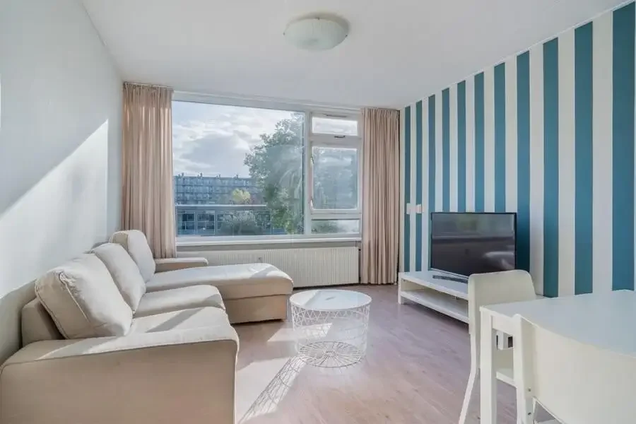 geblurde versie van de foto als achtergrond