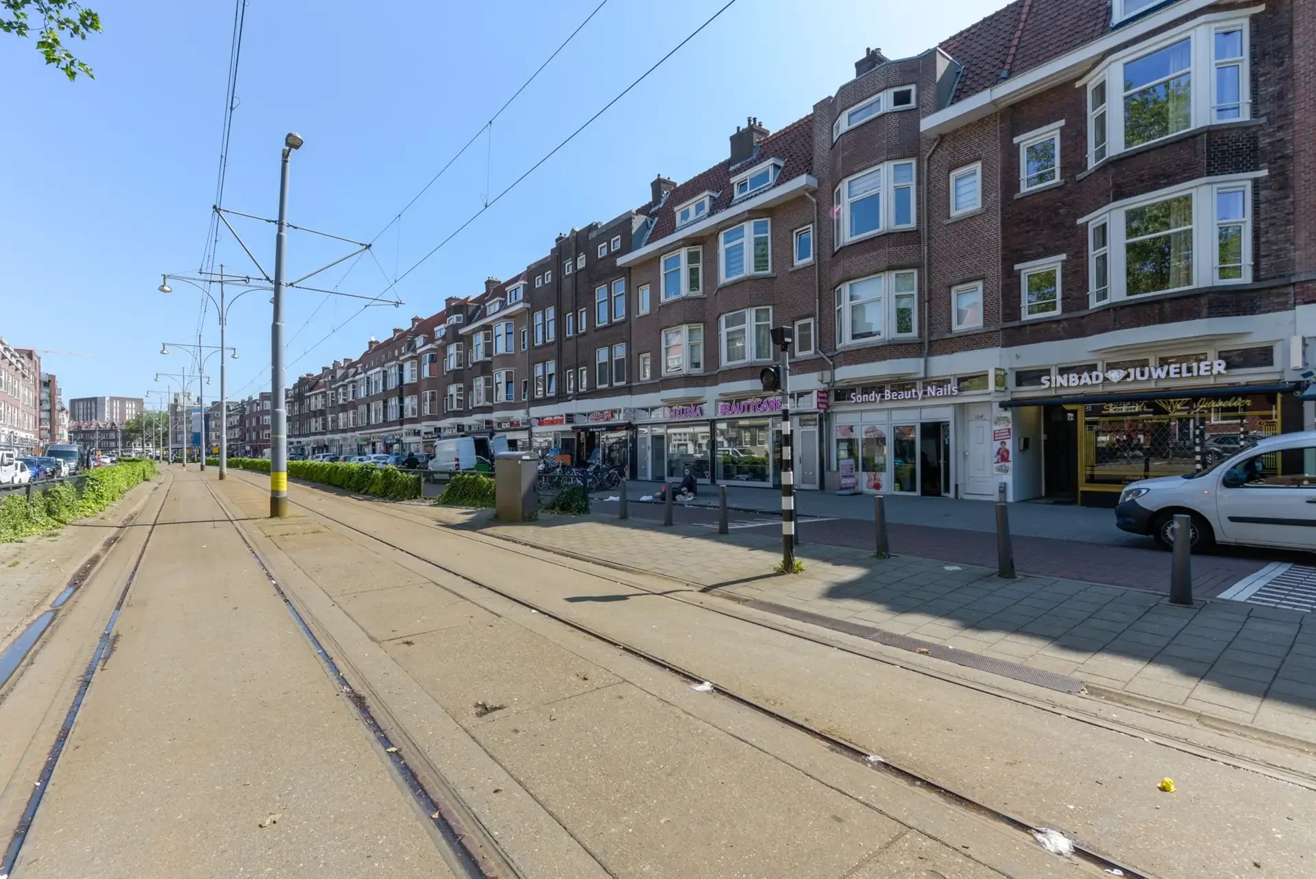 geblurde versie van de foto als achtergrond