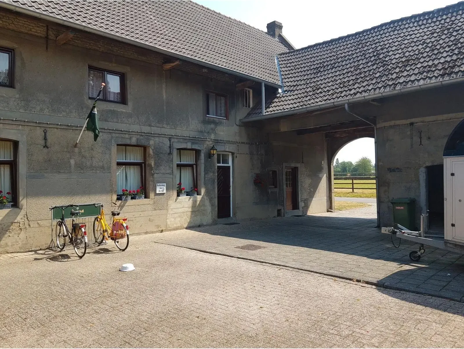 geblurde versie van de foto als achtergrond
