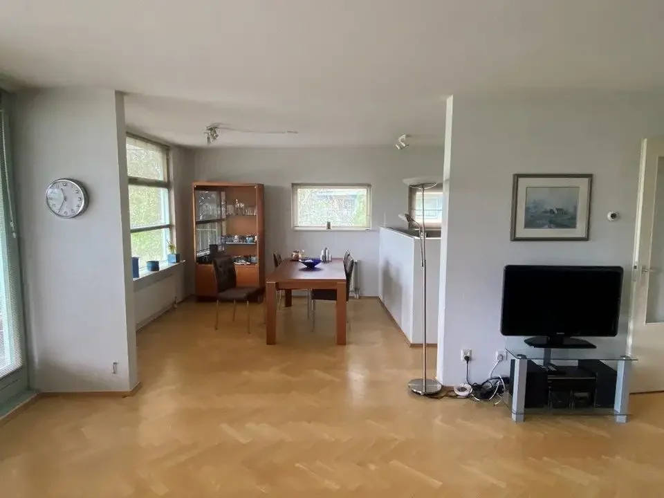 geblurde versie van de foto als achtergrond